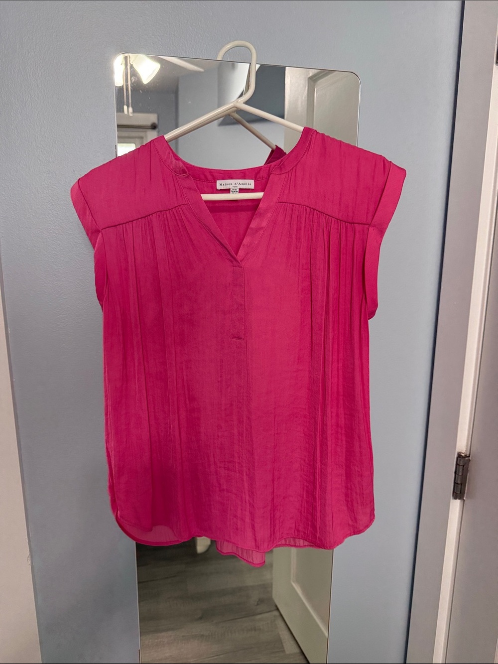 Nic+Zoe Sleeveless V-Neck Blouse in Fuchsia
